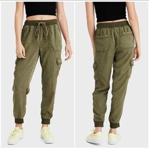 American Eagle Cargo Cuffed Joggers